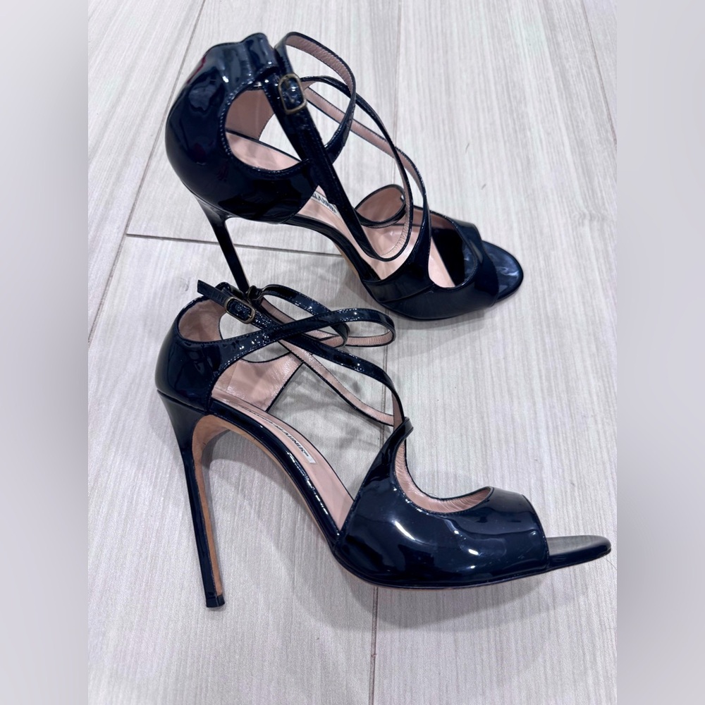Manolo Blahnik 41 Black Patent Crossover Tie Up Heels 115mm peep toe